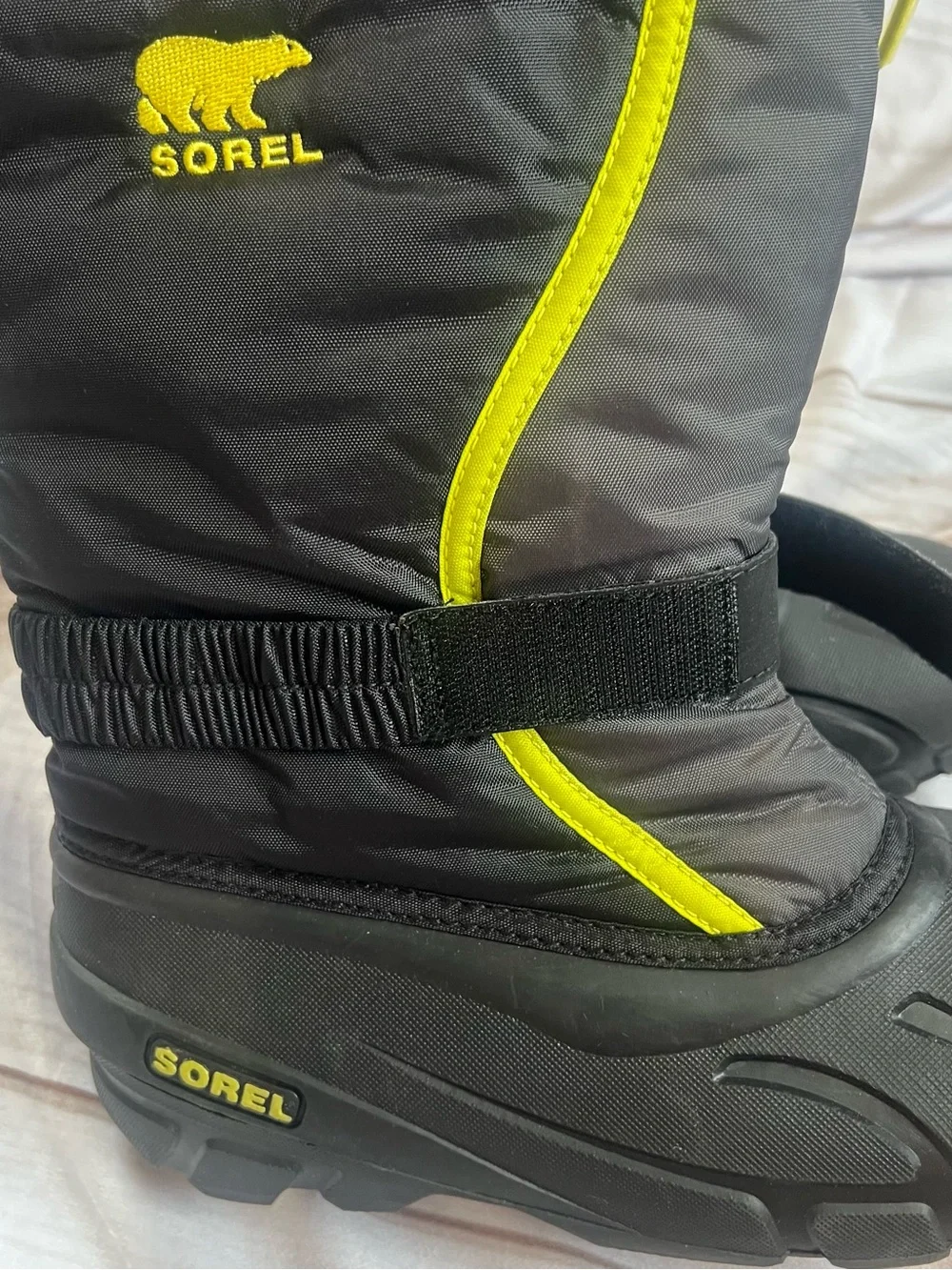 Sorel Black Boots with Neon Yellow Accents Mens 5